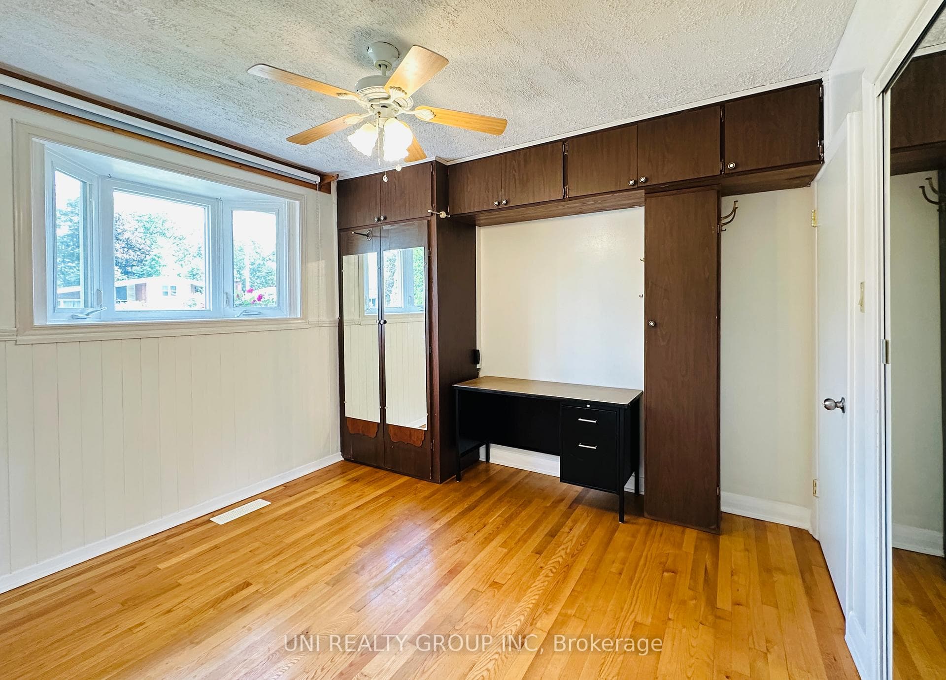 77 Meadowlands Drive photo 29