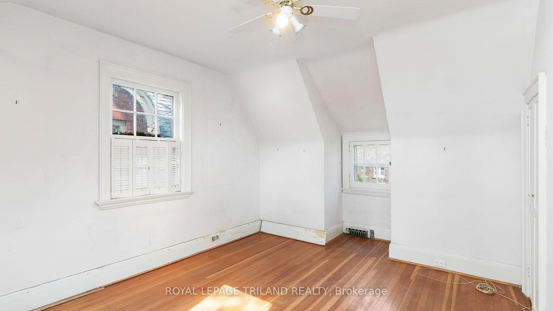 1096 RICHMOND Street photo 18