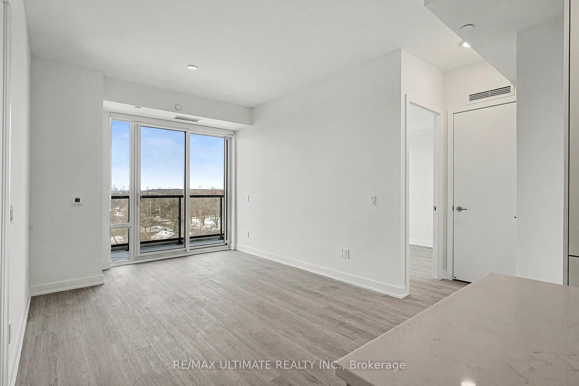 8188 Yonge Street Unit 727 photo 5