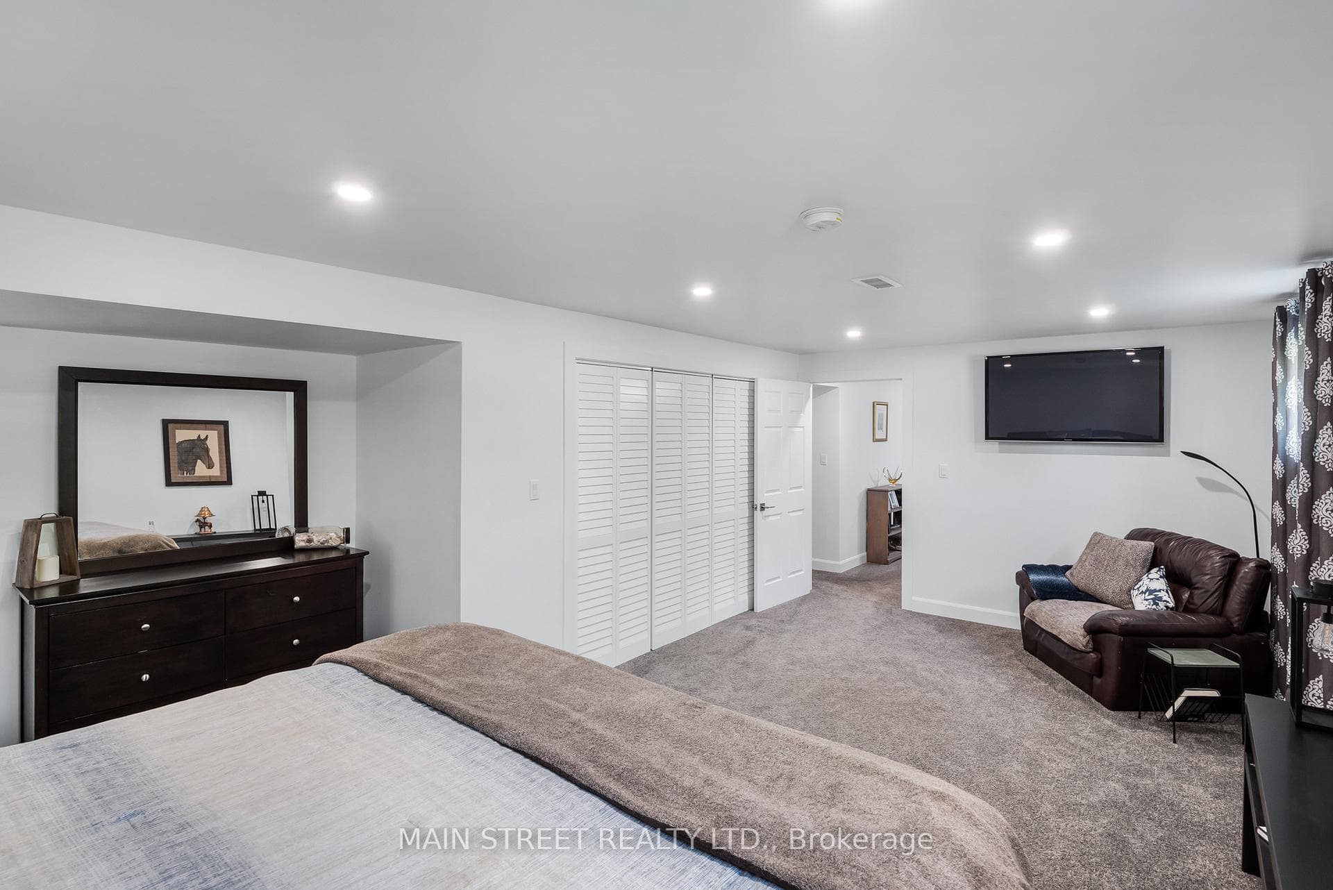 105 Maple Avenue photo 27