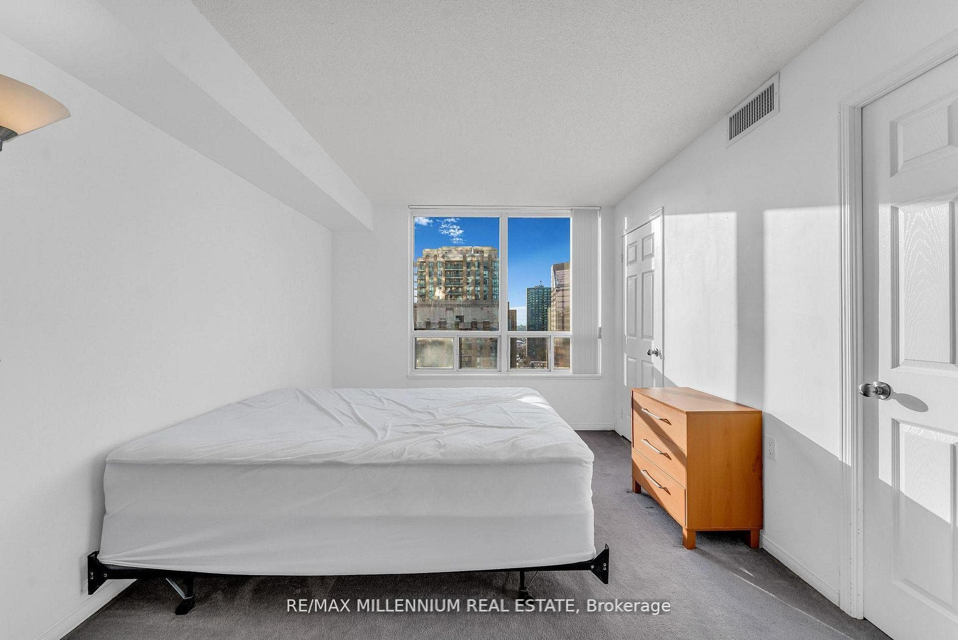 35 Finch Avenue Unit 2302 photo 17