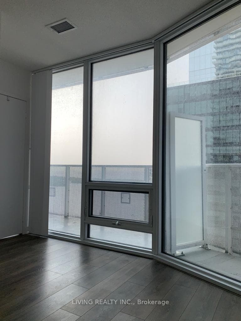 88 Harbour Street Unit 7301 photo 7