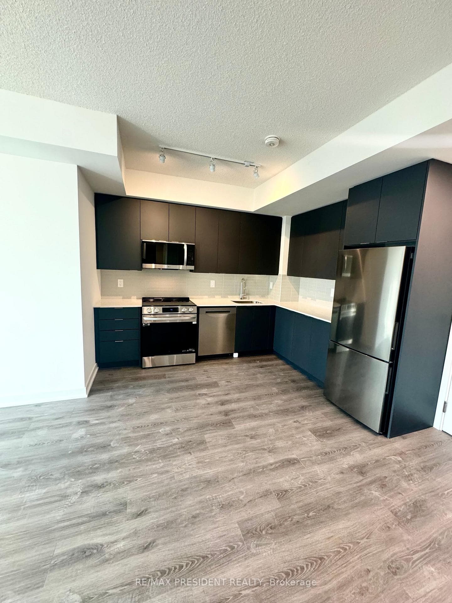 225 Malta Avenue Unit 810 photo 8