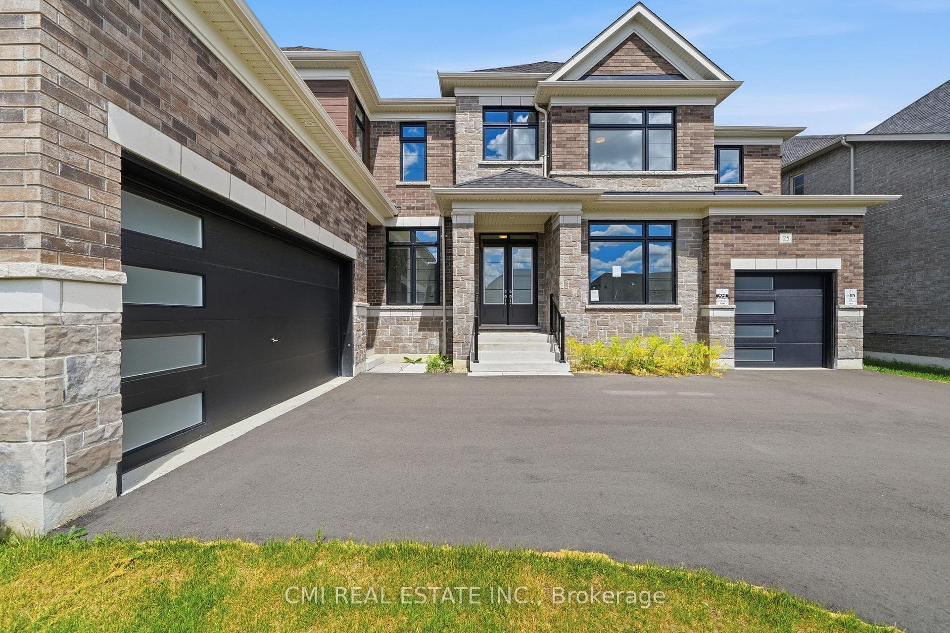 25 Bellflower Crescent photo 5
