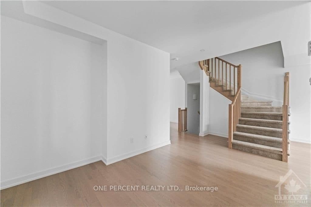 6489 RENAUD Road photo 5