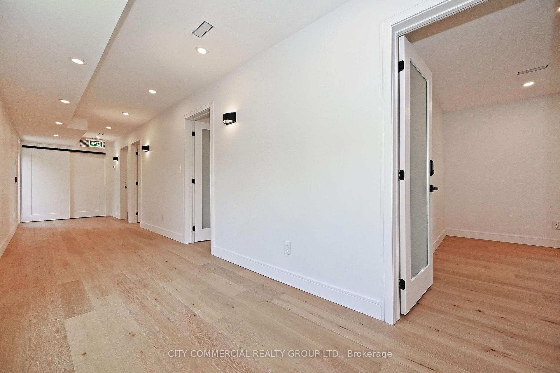 396 Summerhill Avenue photo 4