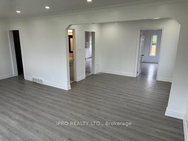 72 Thickson Road photo 5