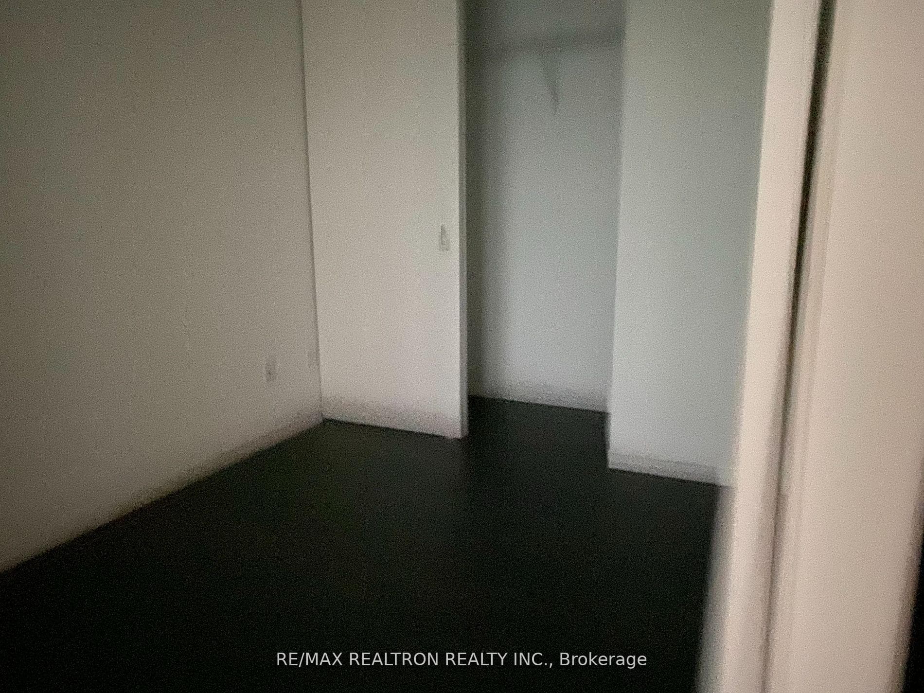 197 Yonge Street Unit 5109 photo 3