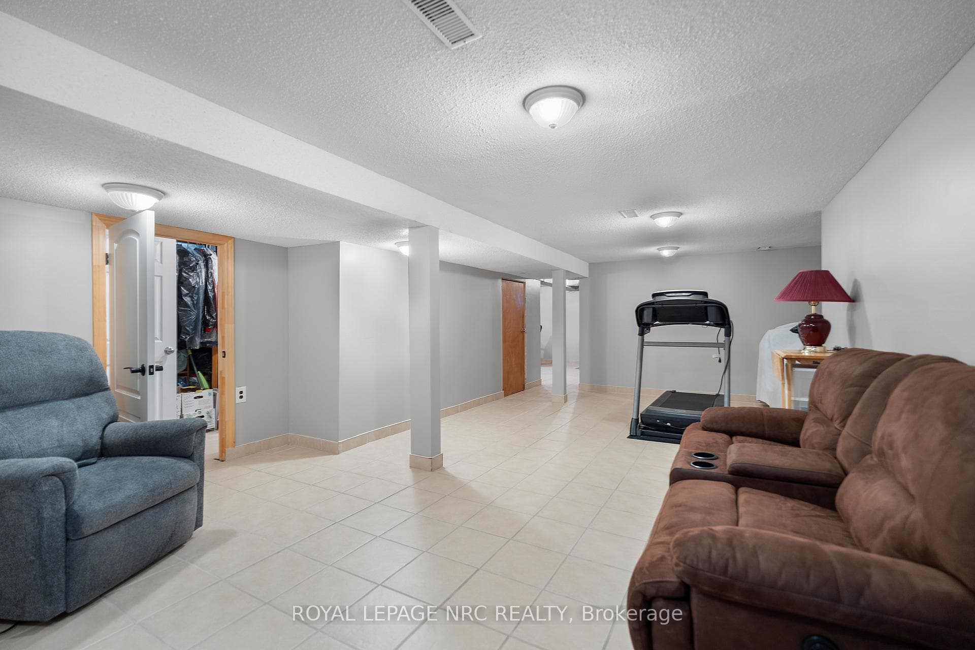 20 PARKHILL Road photo 23