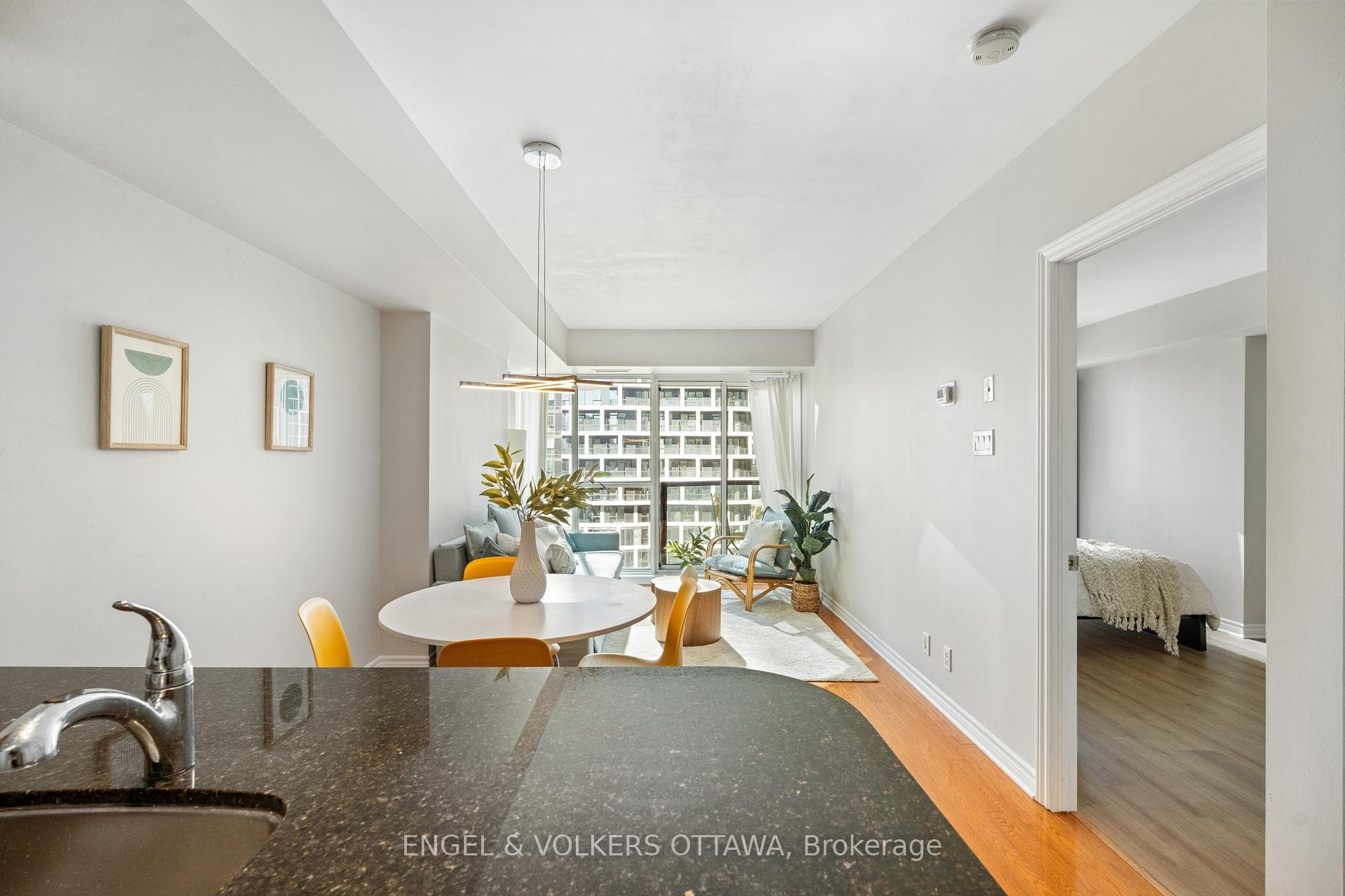 445 Laurier Avenue Unit 1403 photo 8