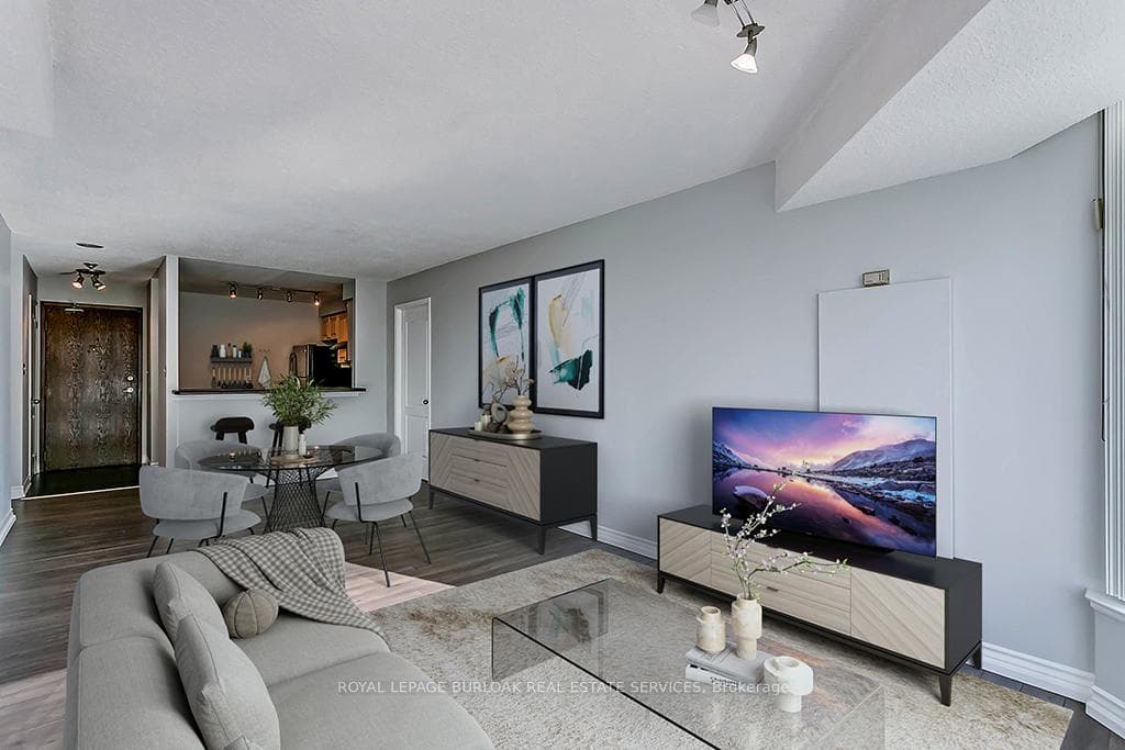1276 Maple Crossing Boulevard Unit 813 photo 6