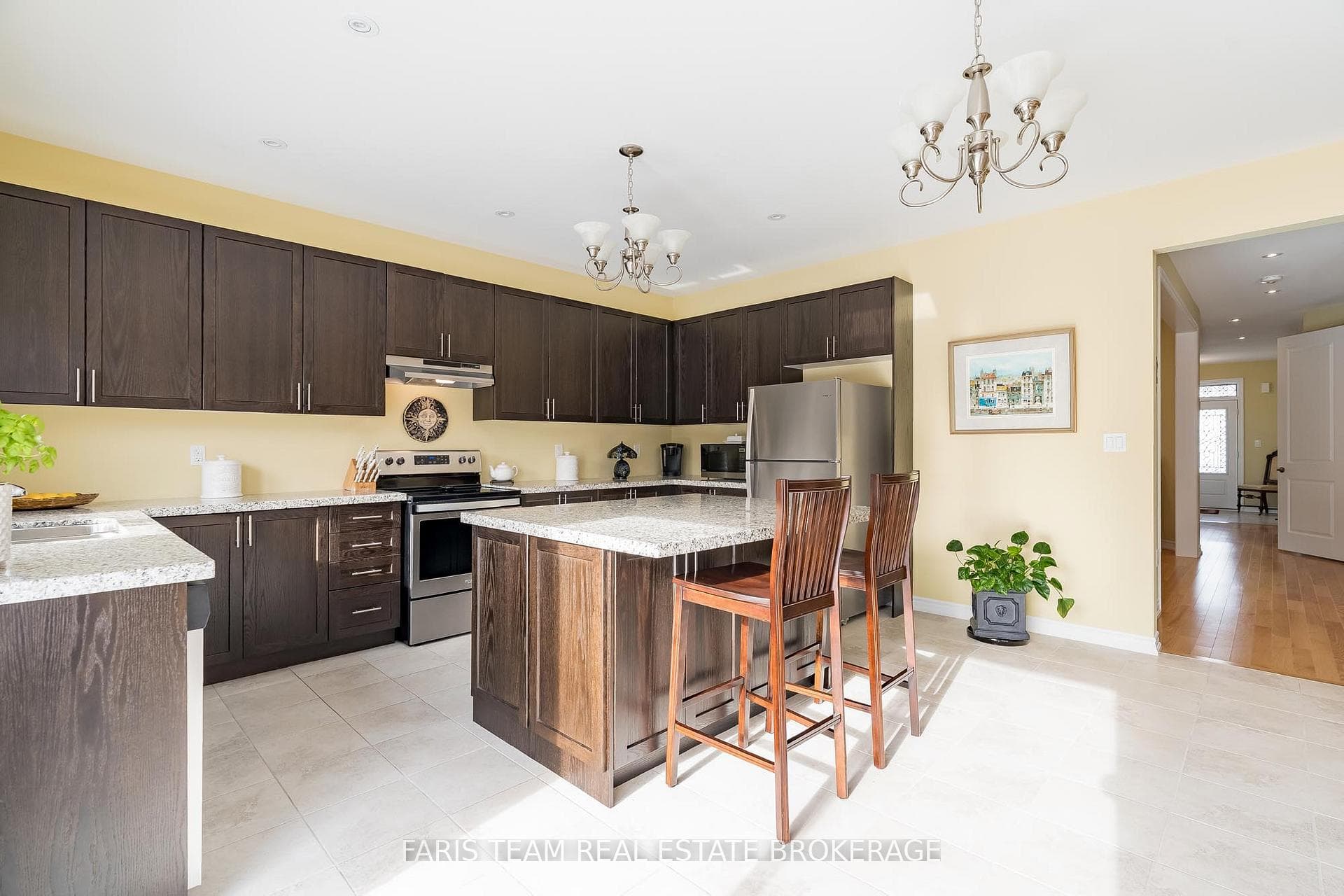 1041 Wickham Road photo 7