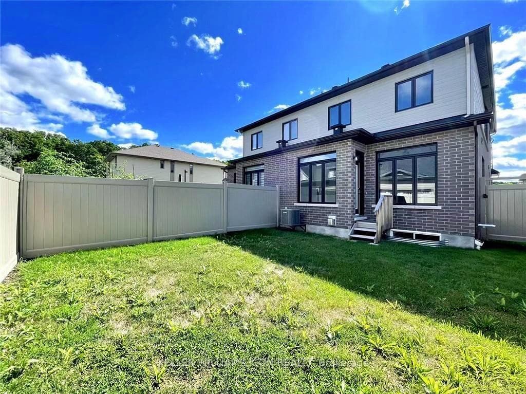145 Avro Circle photo 20