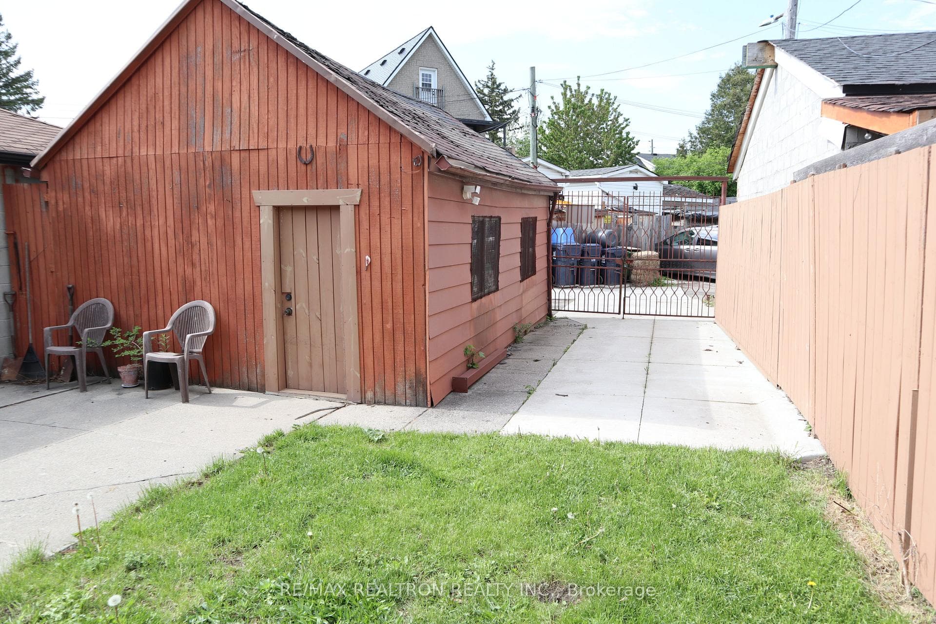 12 Seneca Avenue photo 21