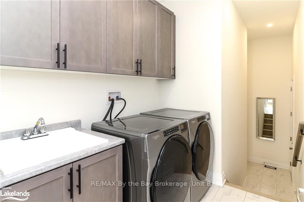 370 RAMBLEWOOD Drive photo 32