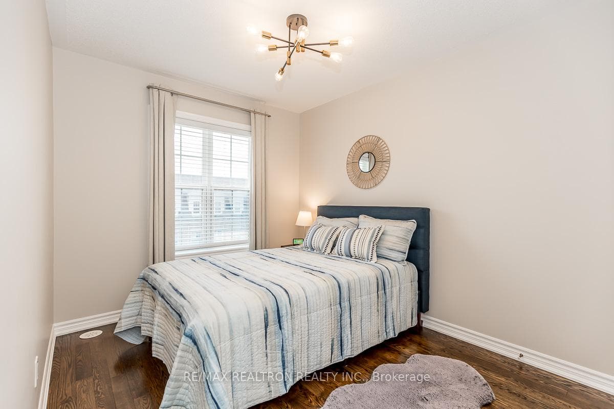 28 Donald Buttress Boulevard photo 32