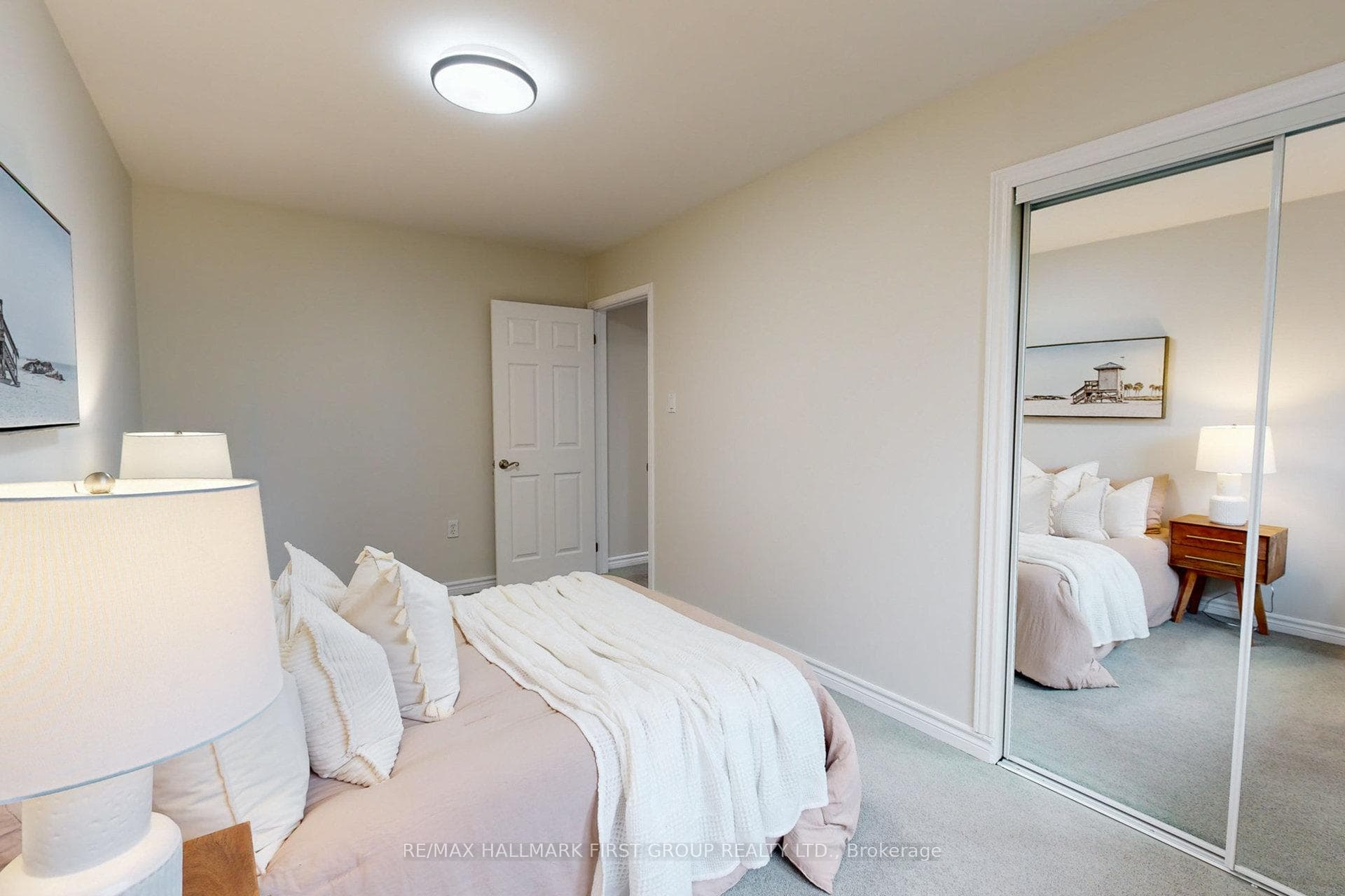 884 Sheppard Avenue photo 23