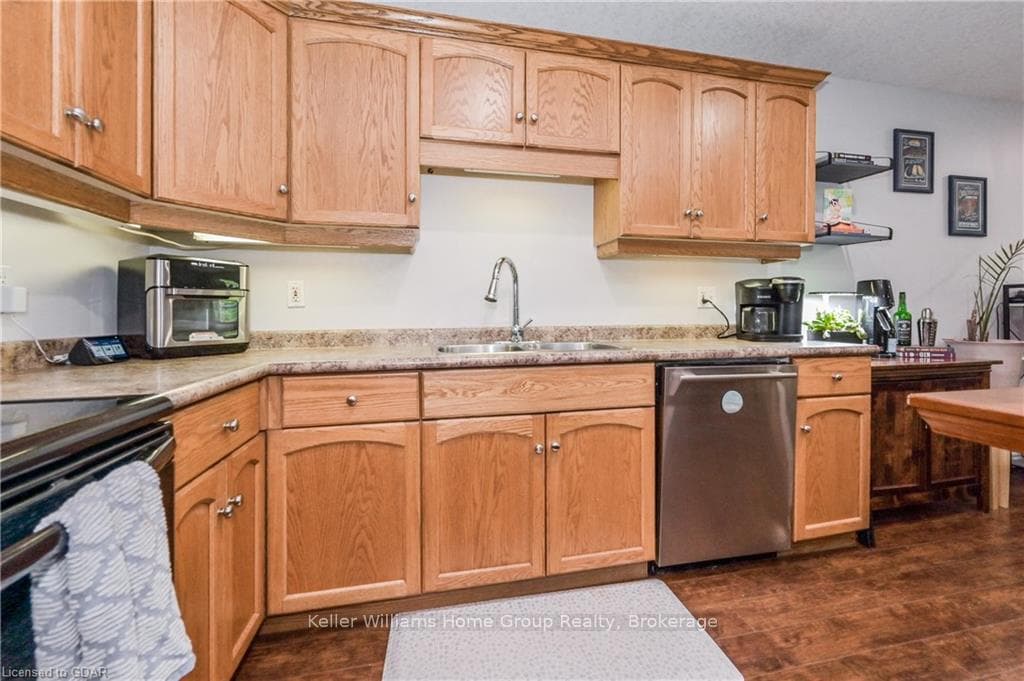 78 GIBBONS Drive photo 9