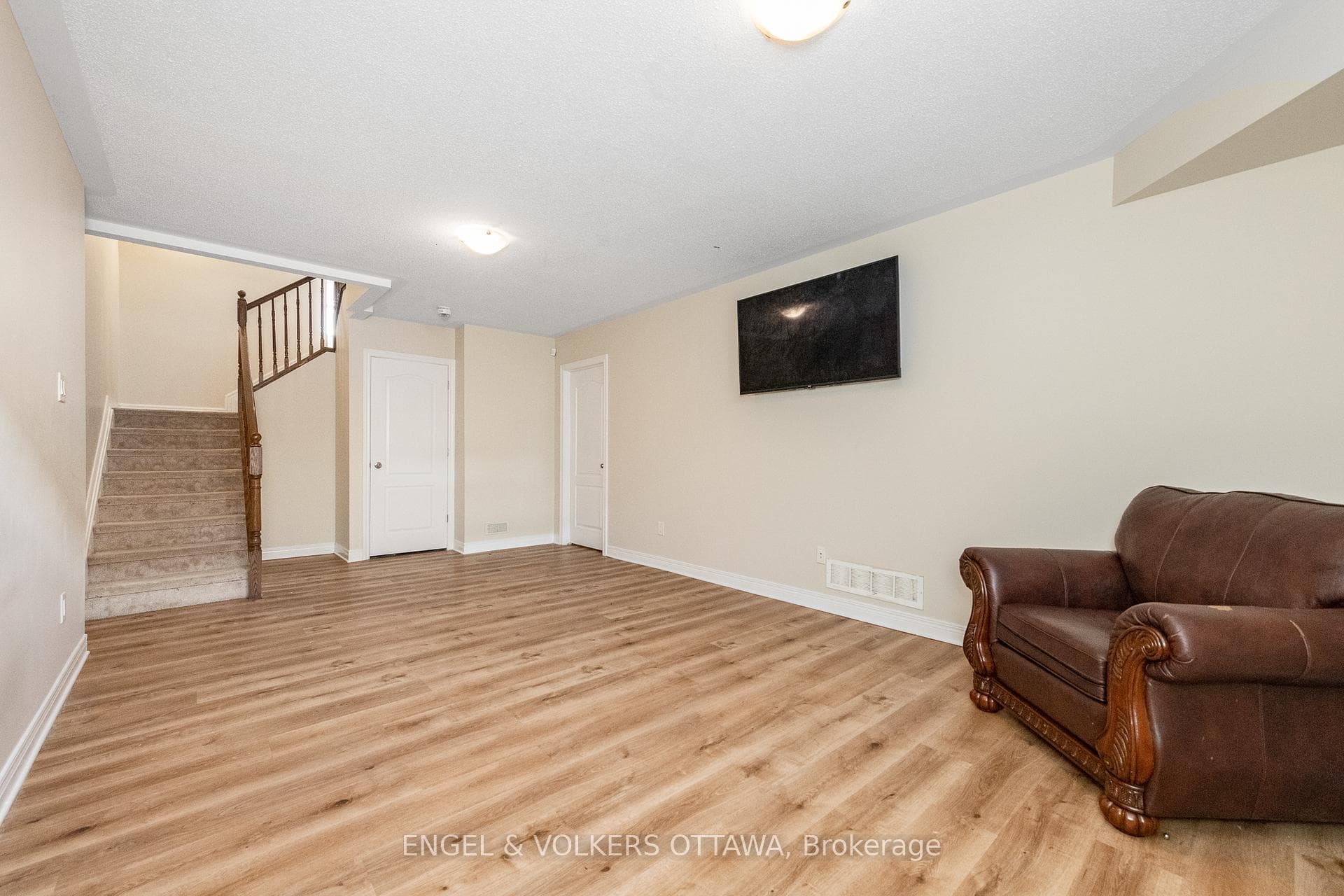 621 Trigoria Crescent photo 17