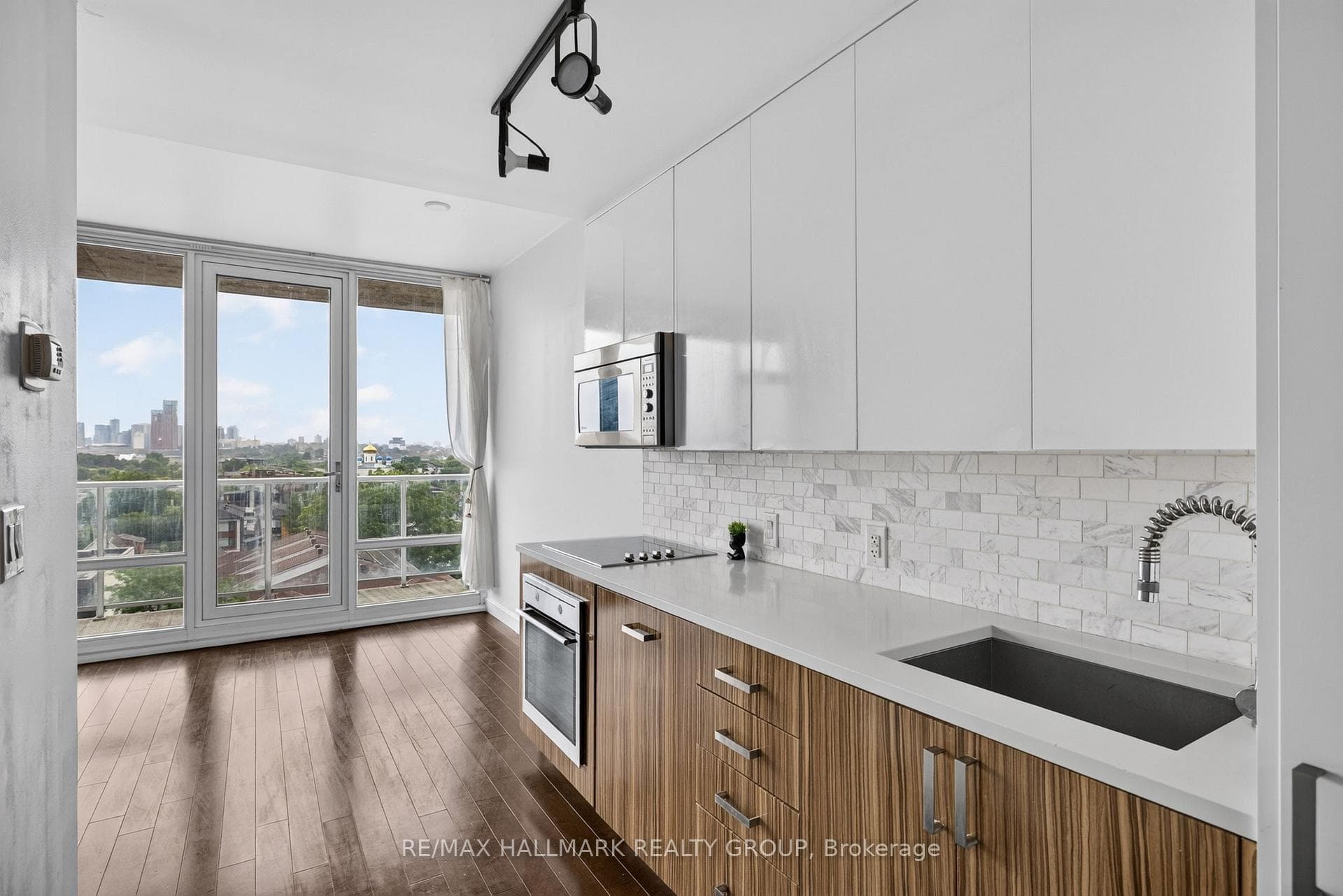 201 Parkdale Avenue Unit 807 photo 16