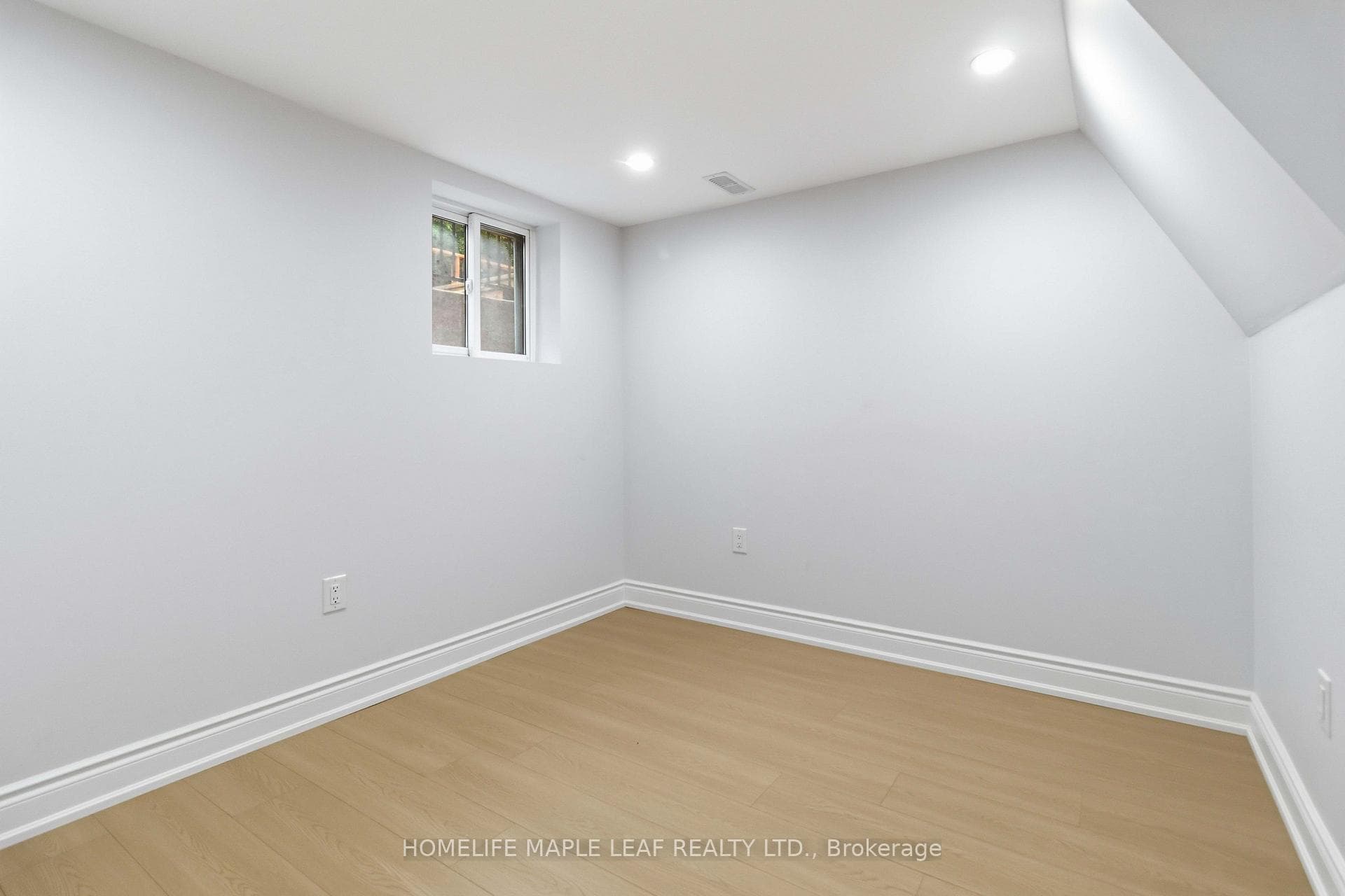 90 Burgby Avenue photo 38