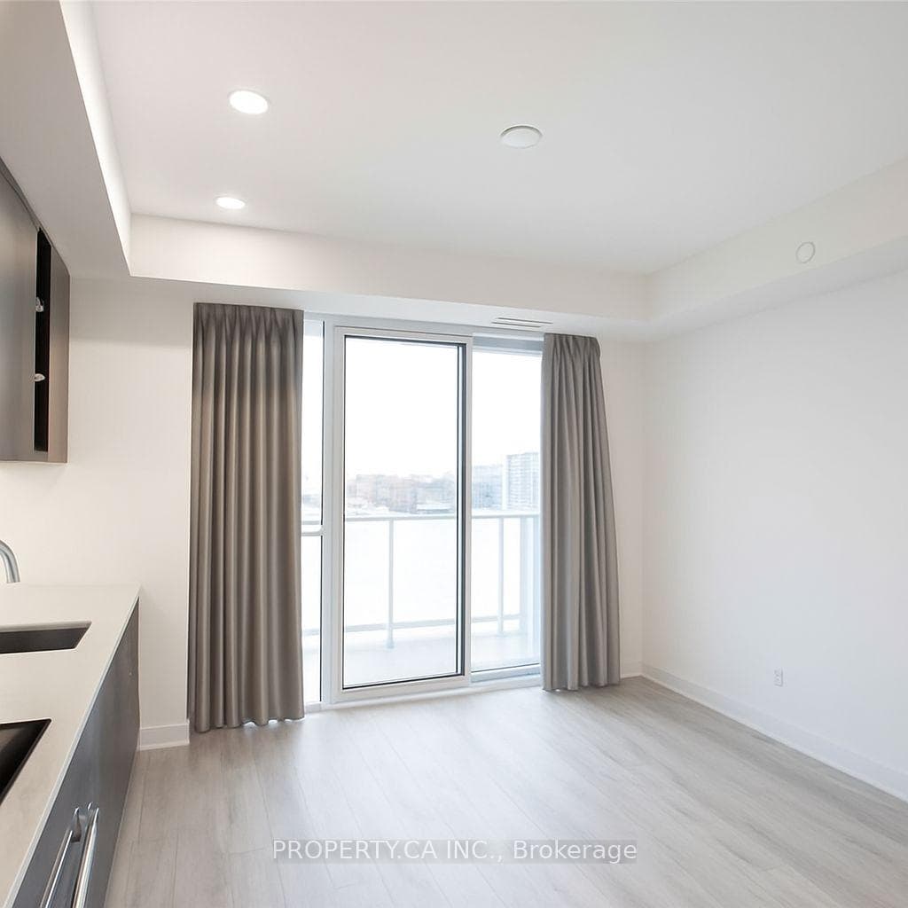 101 Erskine Avenue Unit 1606 photo 9