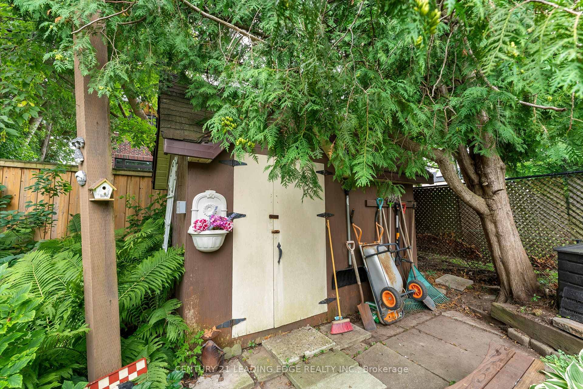 GARDEN SHED WITH HYDRO