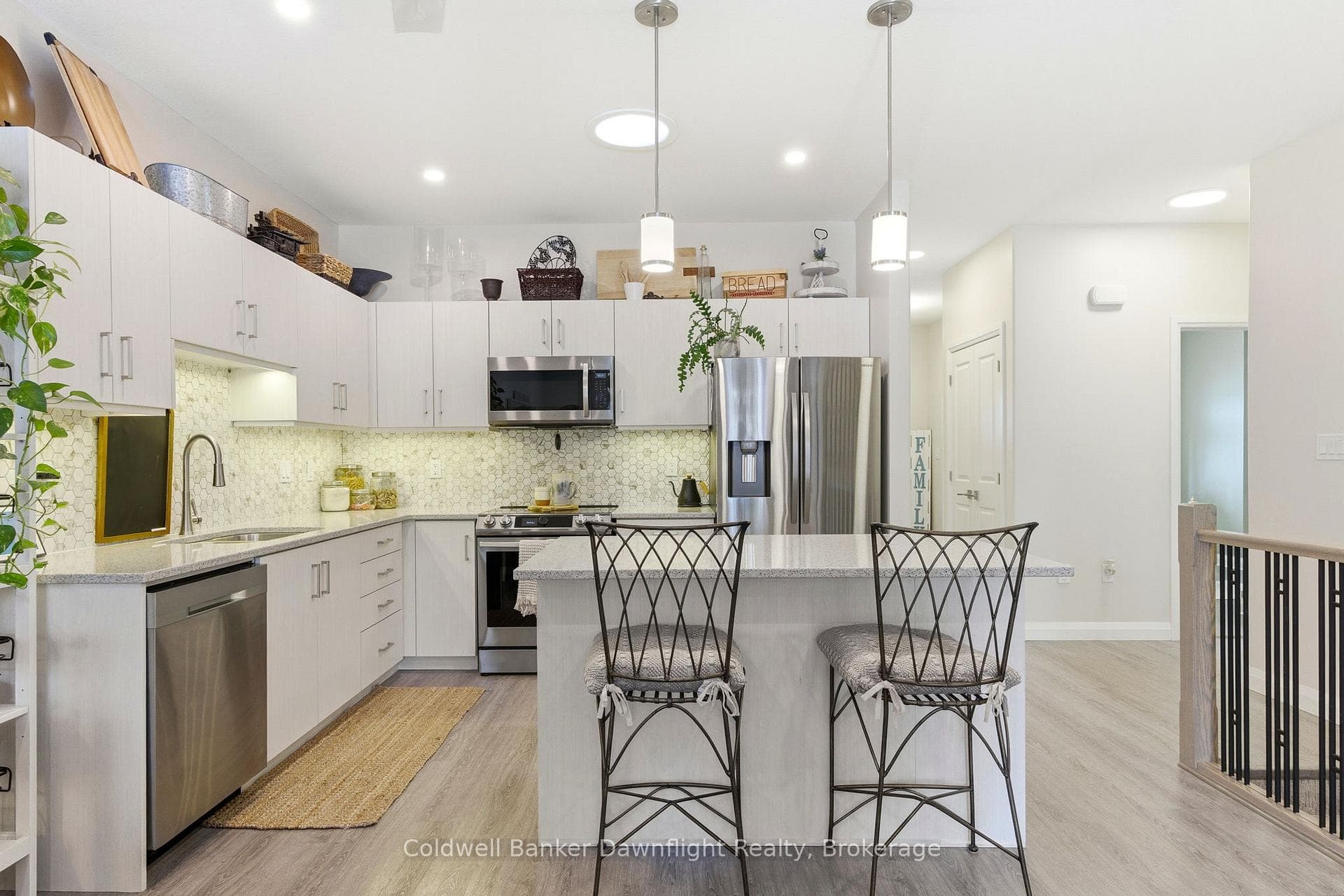 84 Rowe Avenue photo 14