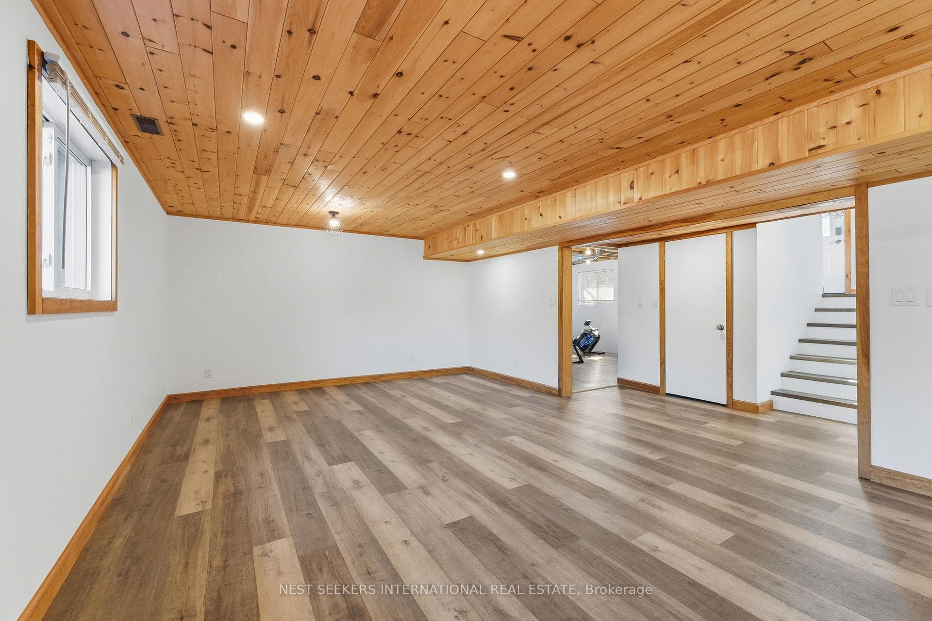 3184 Ravenscliffe Road photo 22