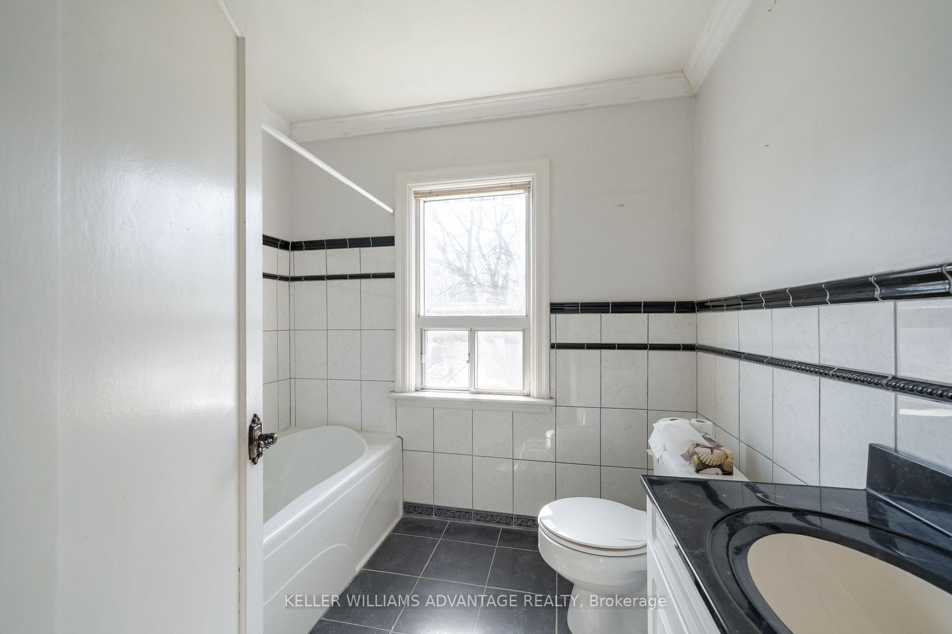 144 Upper Canada Drive photo 11