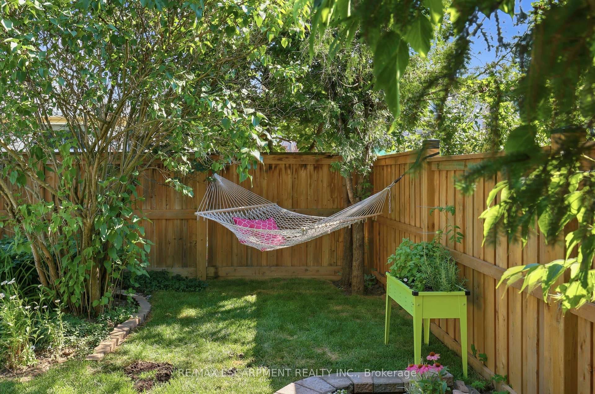 463 Gowland Crescent photo 38