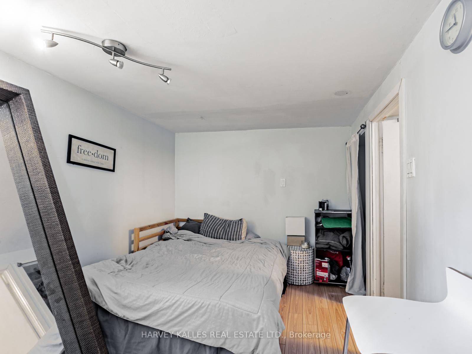 45 Strathmore Boulevard photo 21
