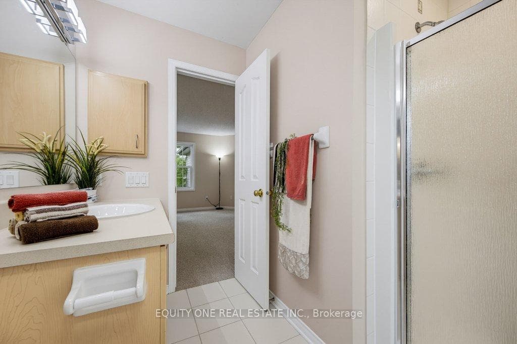 325 Applecross Crescent photo 32