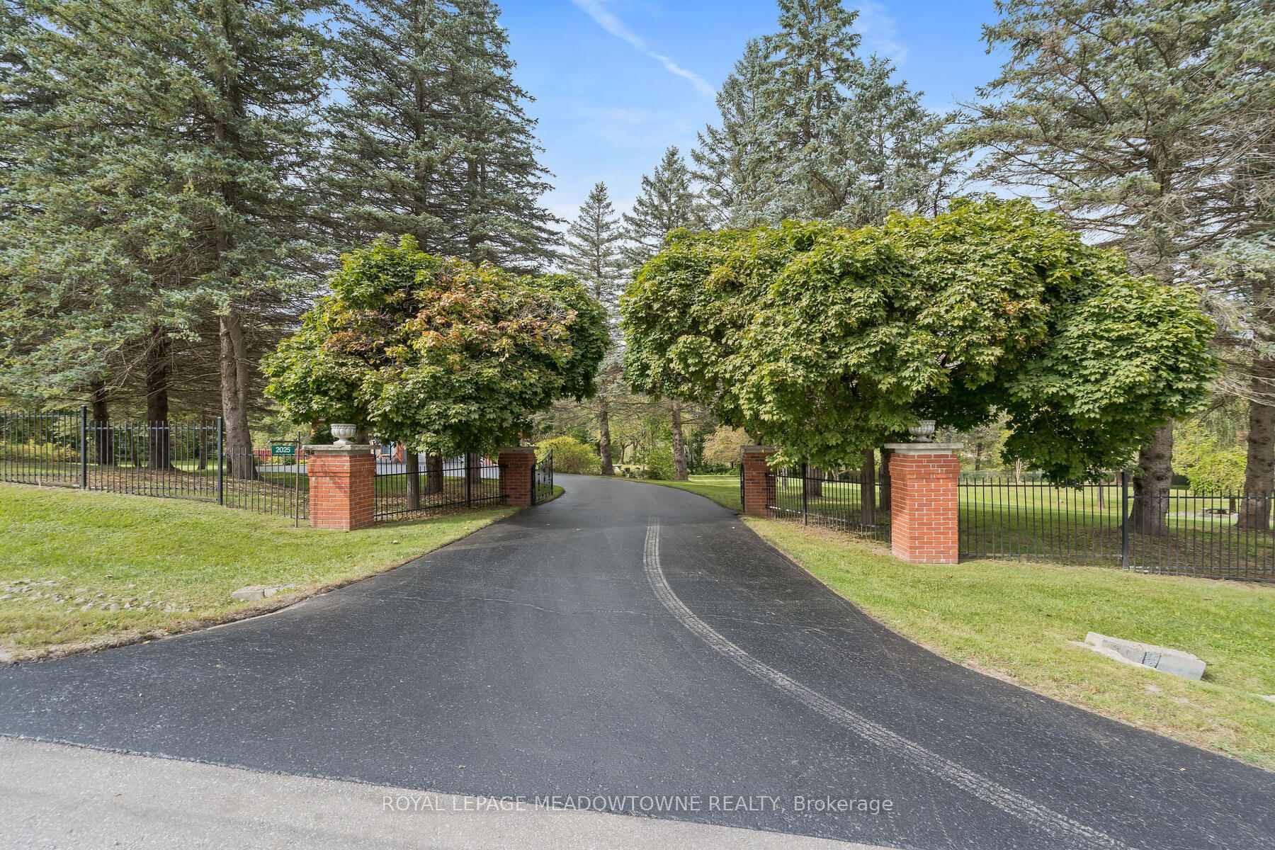 2025 Blacklock Street photo 2