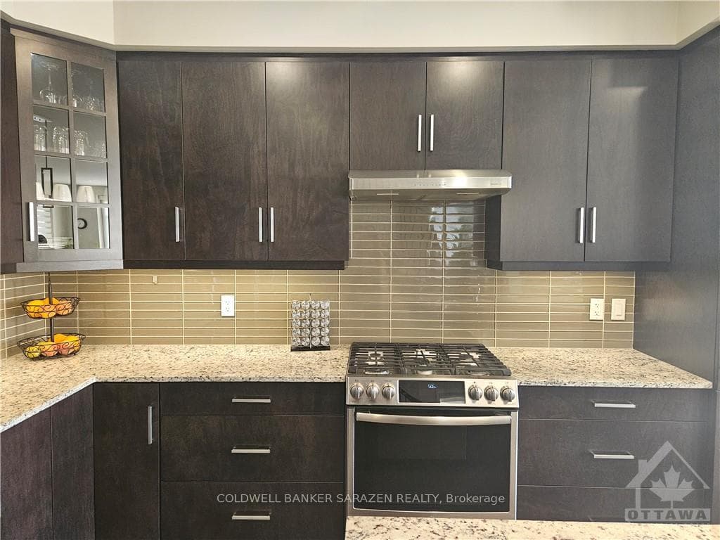 90 ESCARPMENT Crescent photo 9