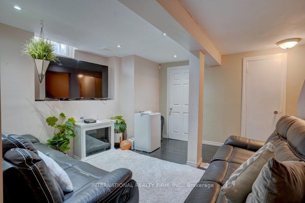 16 Overbank Drive photo 14