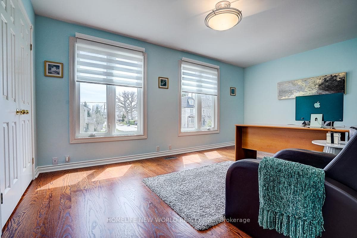 594 Woburn Avenue photo 27