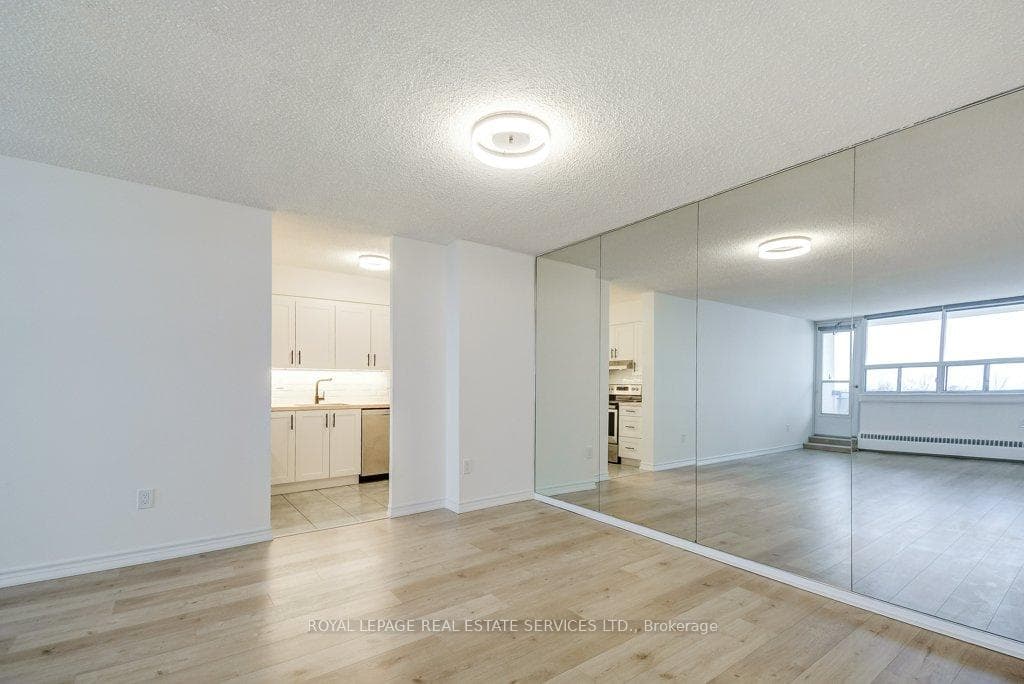 212 Kerr Street Unit 907 photo 13