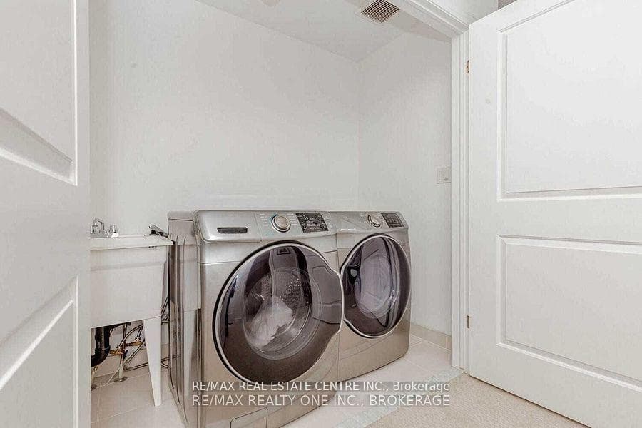 99 Bethune Avenue photo 12
