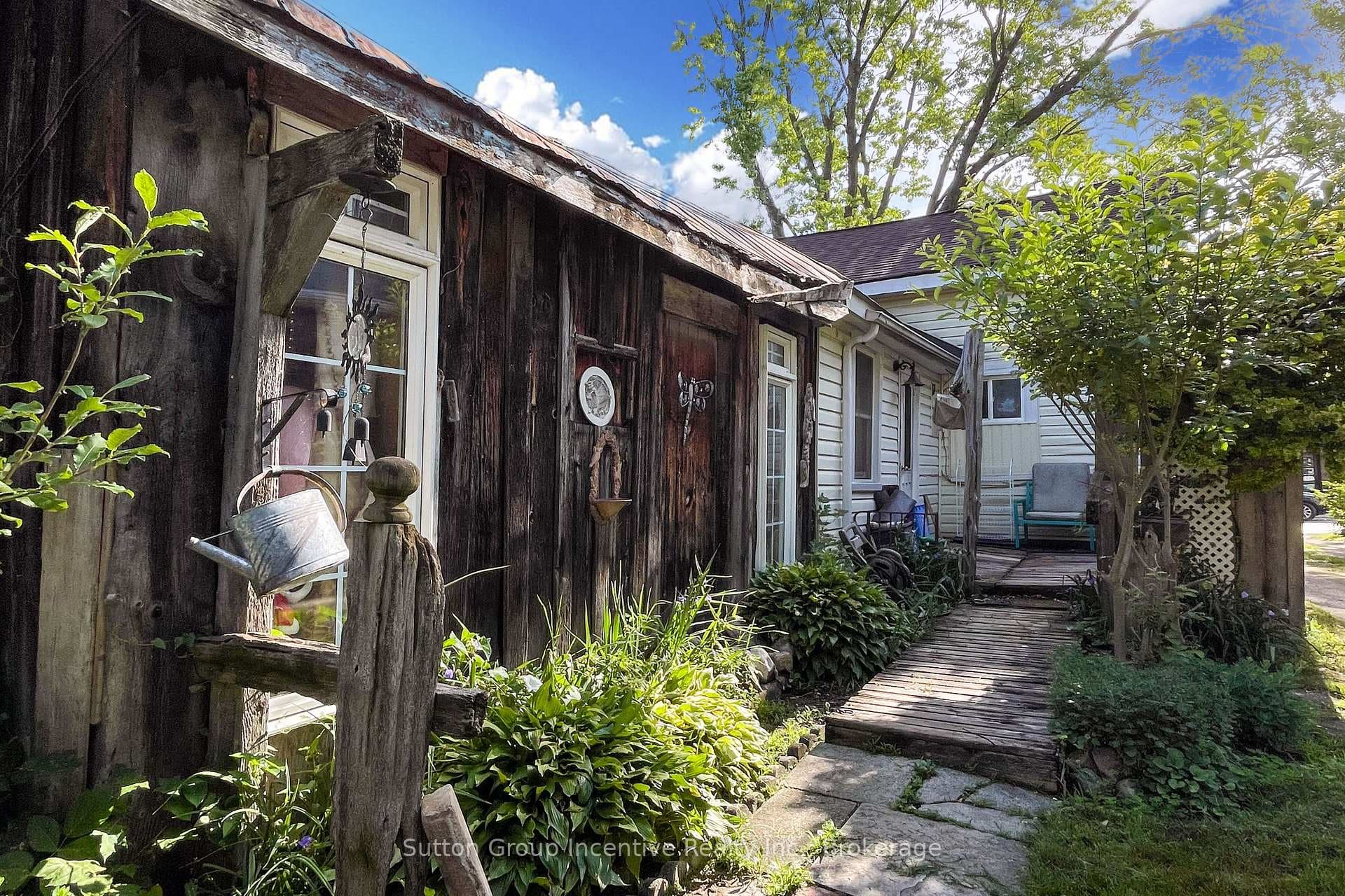 310 Maple Street photo 5