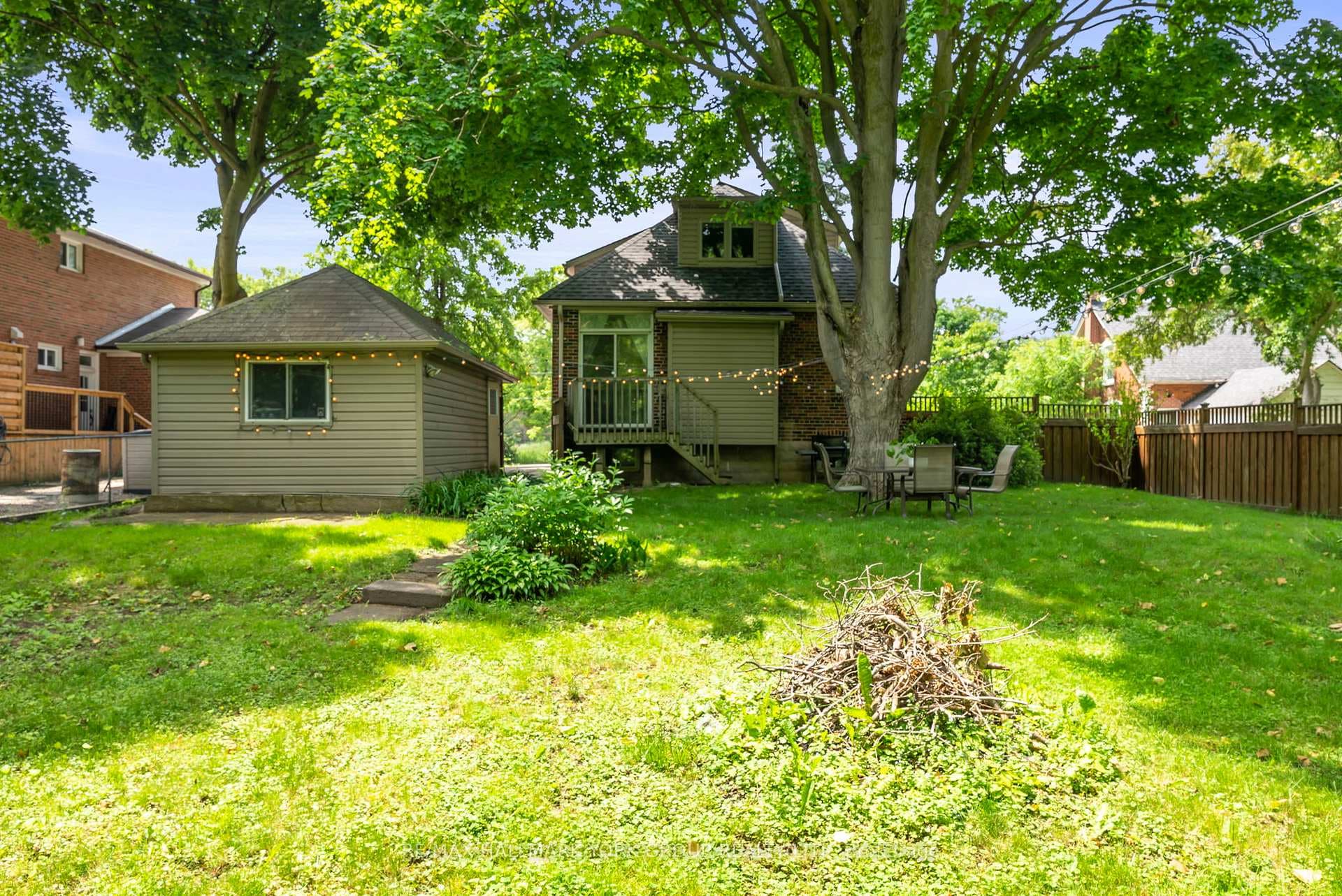 169 Clarence Street photo 31