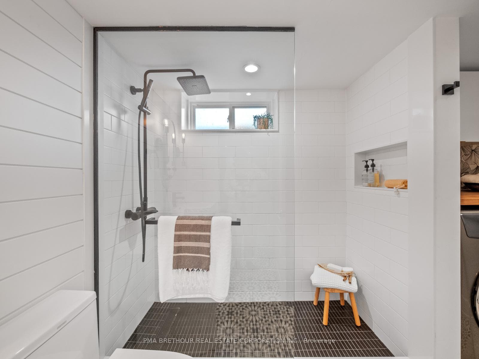 22 Harewood Avenue photo 38