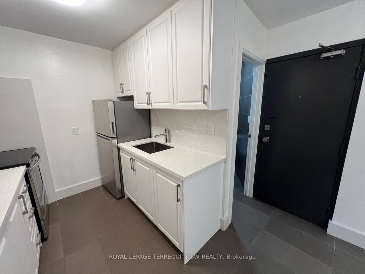 213 Queen Street Unit 6 photo 6