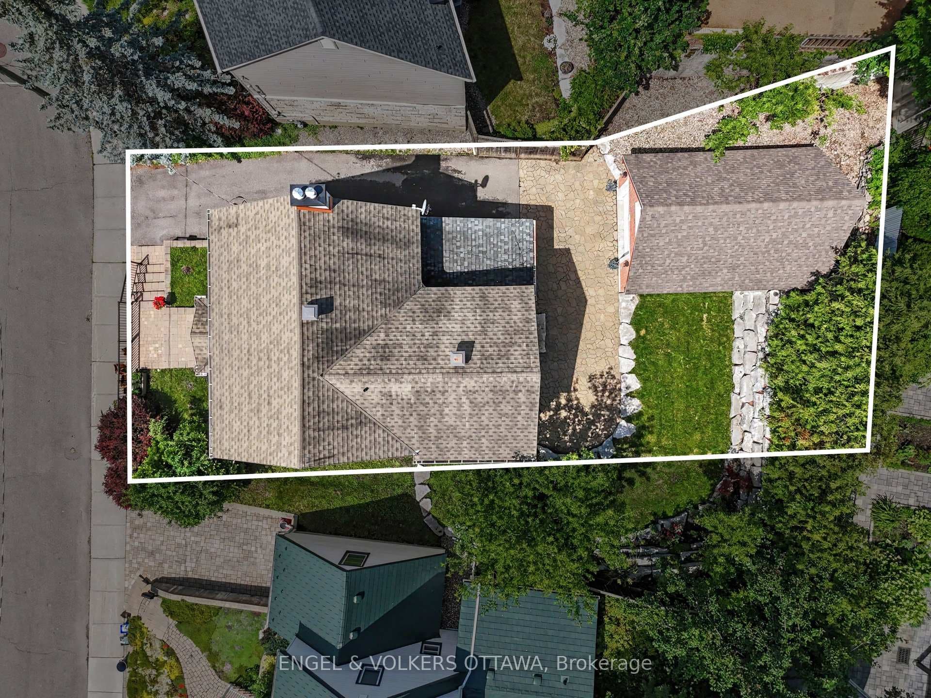 101 Ivy Crescent photo 37