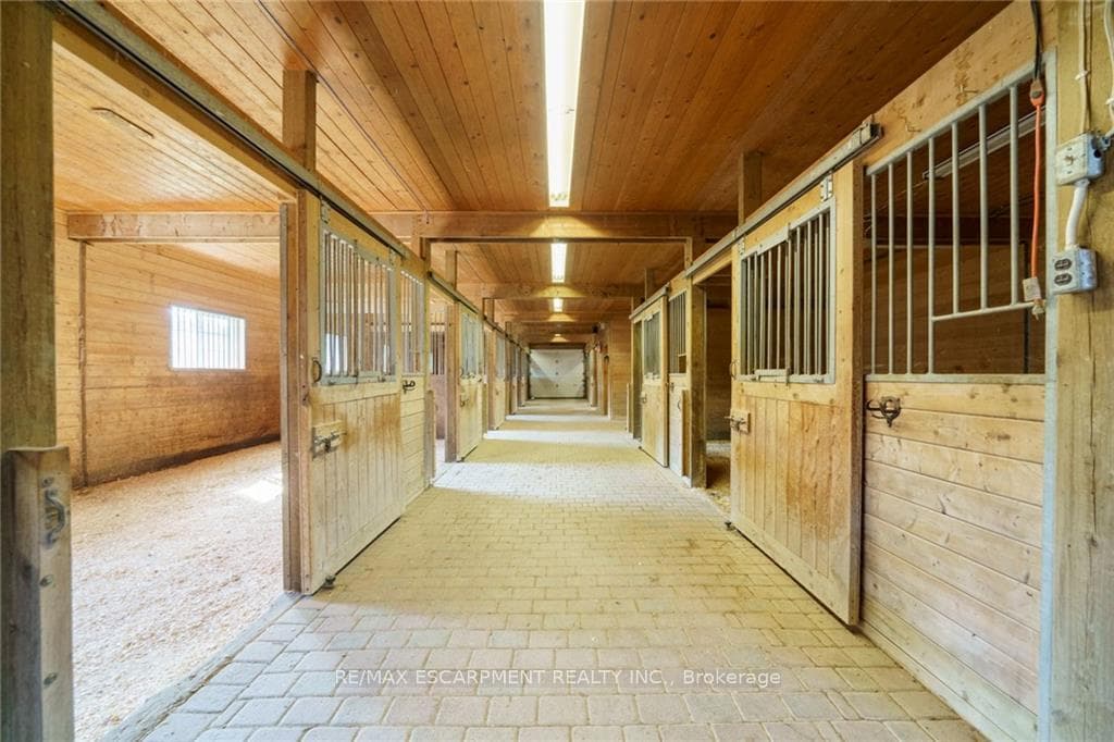 2368 #17 Haldimand Road photo 8