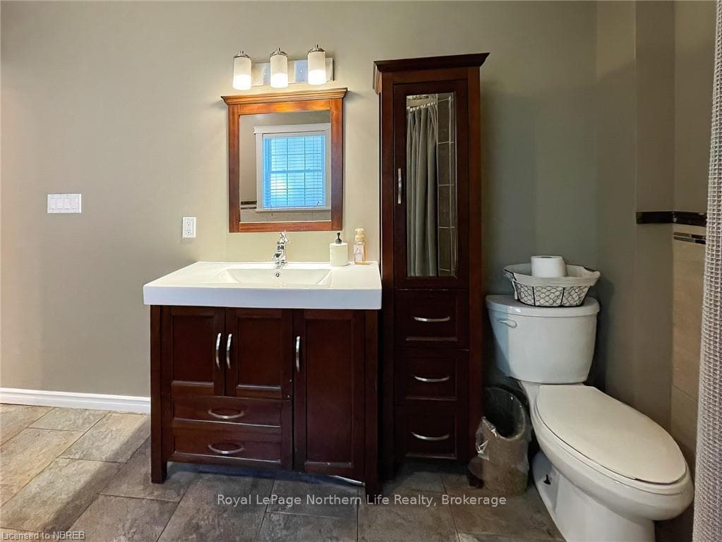832 JOHN Street photo 20