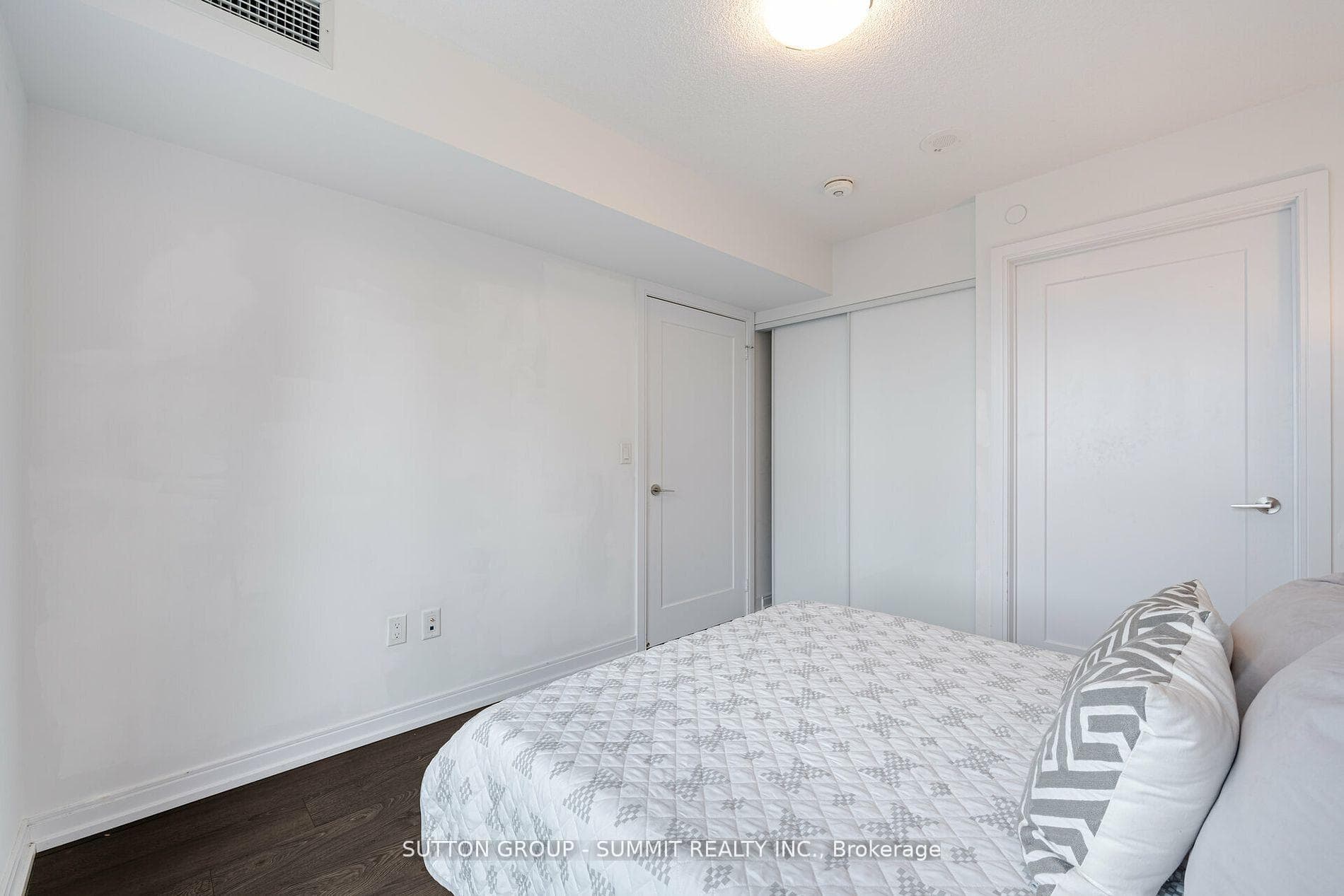275 Village Green Square Unit 1425 photo 13