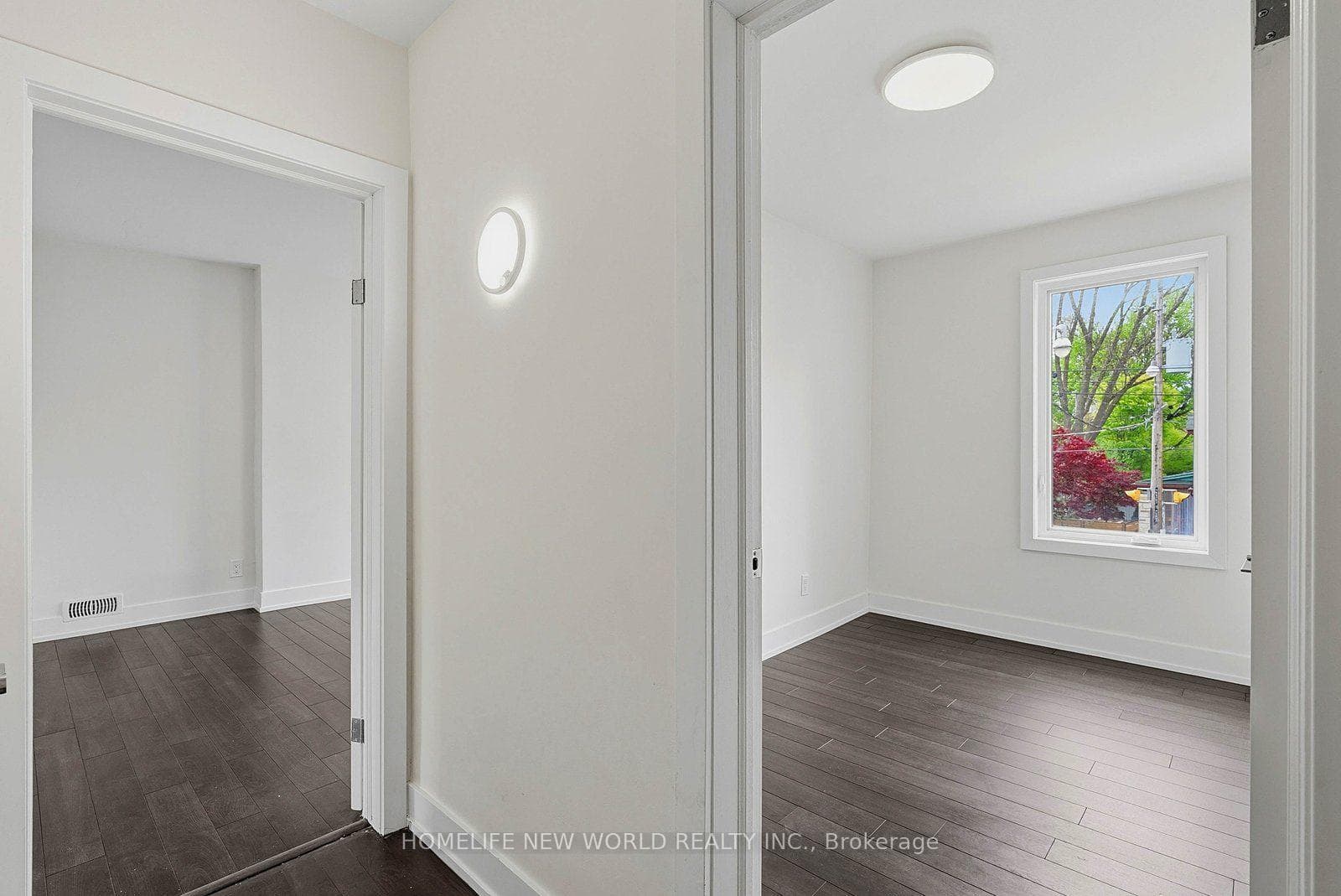 1842 Dundas Street photo 12