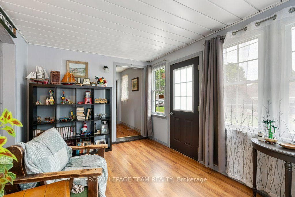506 Victoria Street photo 5
