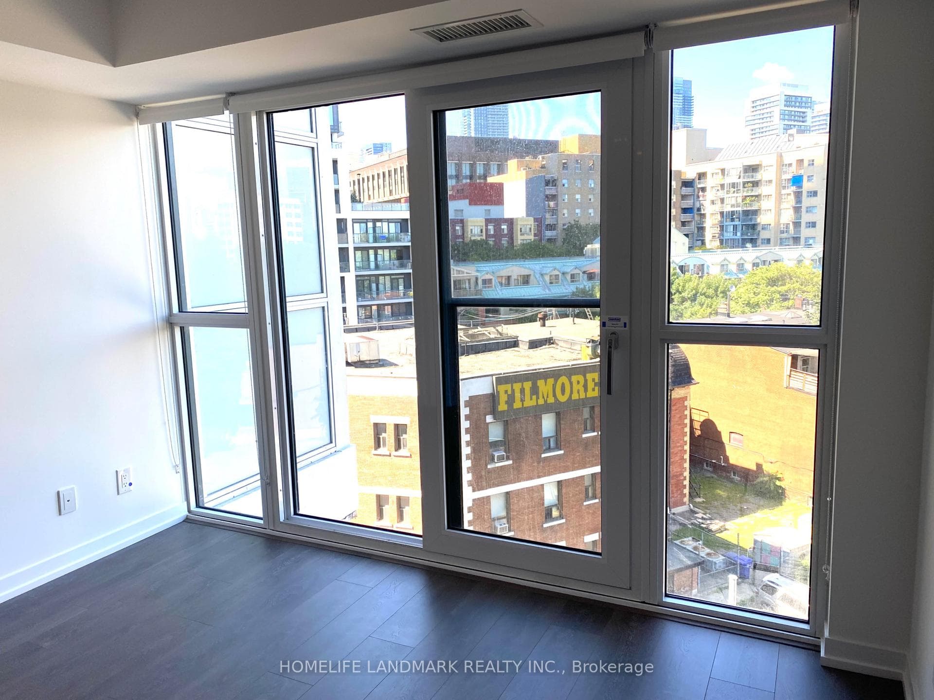 219 Dundas Street Unit 711 photo 1